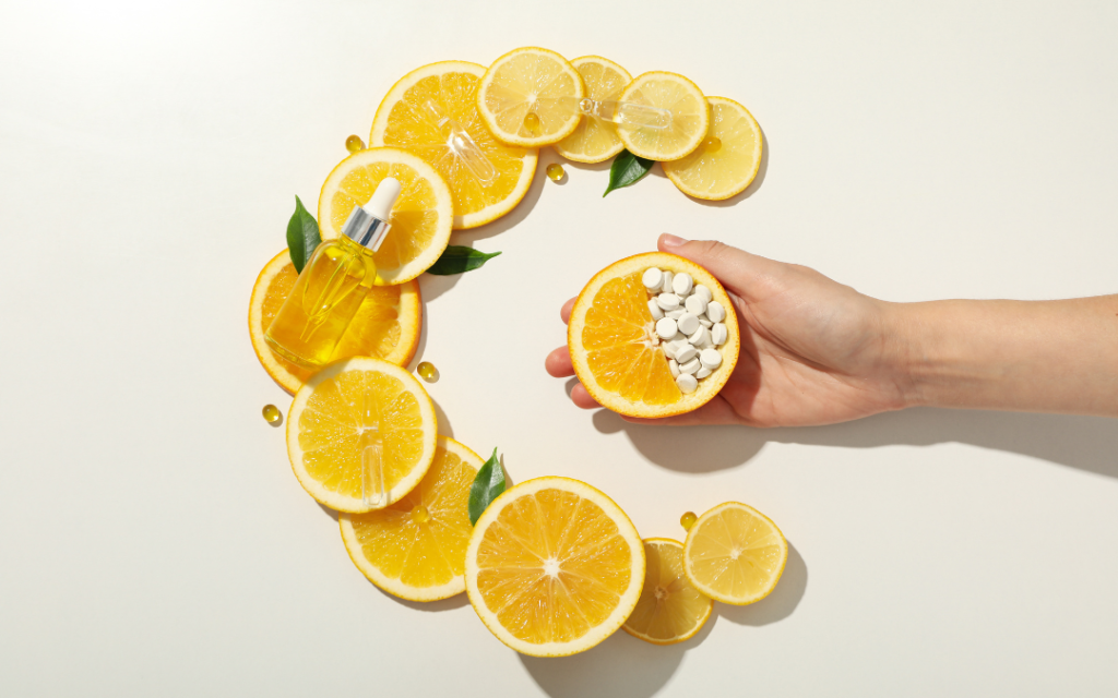 Vitamin C có tác dụng chống oxy hóa, làm sáng da