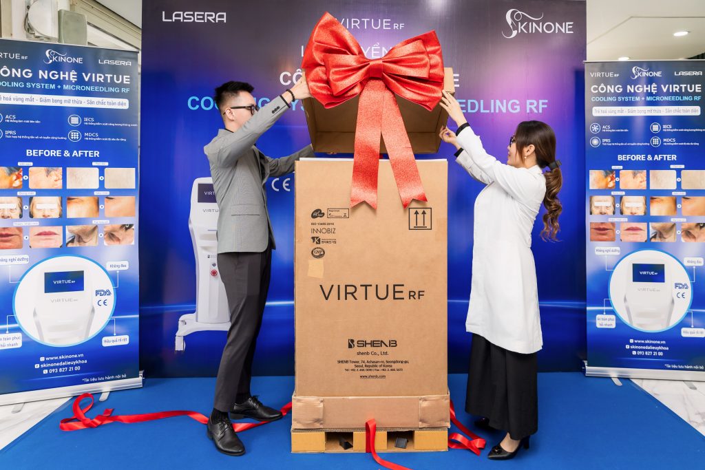 BSCKI.Đặng Thị Minh Châu - Giám đốc Chuyên môn Phòng khám Da liễu SkinOne unbox máy Virtue Microneedling RF